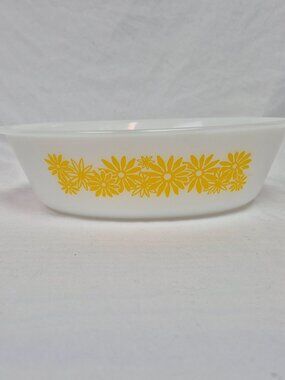 Milk Glass 1.5qt Casserole Dish Serving Pan Baking White/Yellow Flowers VINTAGE